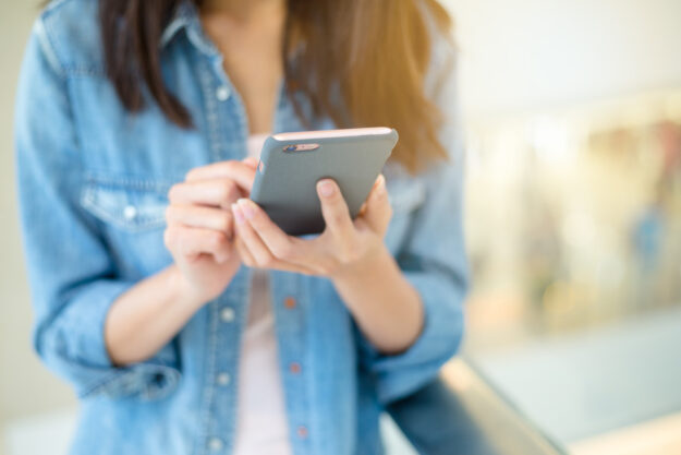 Teenagers,With,Mobile,Phone Social Media Marketing Trends for 2022: Predictions From the Pros