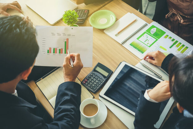 Team,Of,Business,Consulting,,Analysis,Of,Business,Plans.,For,Profit 5 sustainable ways to successful business growth